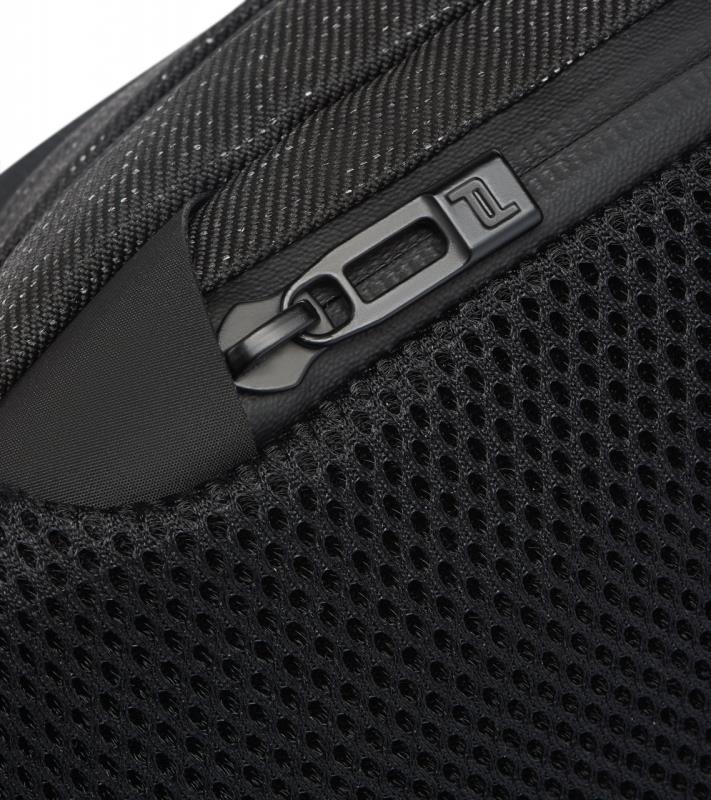 P 5810 Porsche Design X-Body Bag Ledvinka