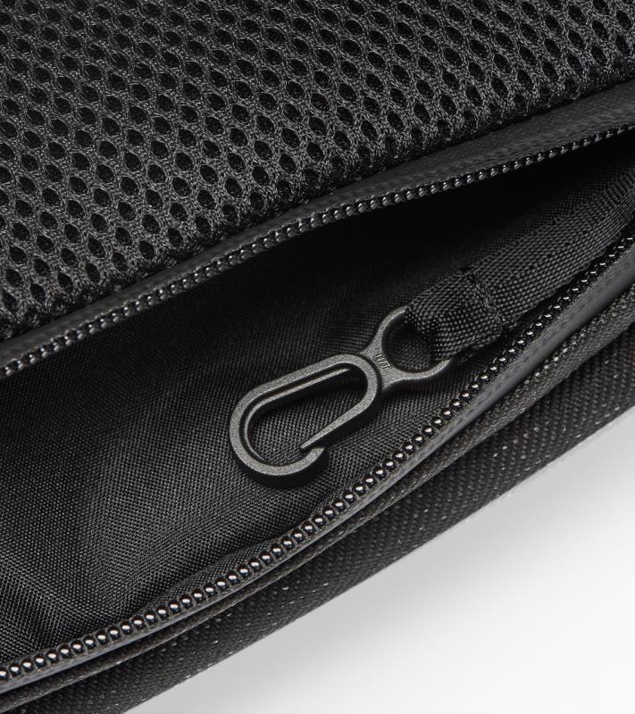 P 5810 Porsche Design X-Body Bag Ledvinka