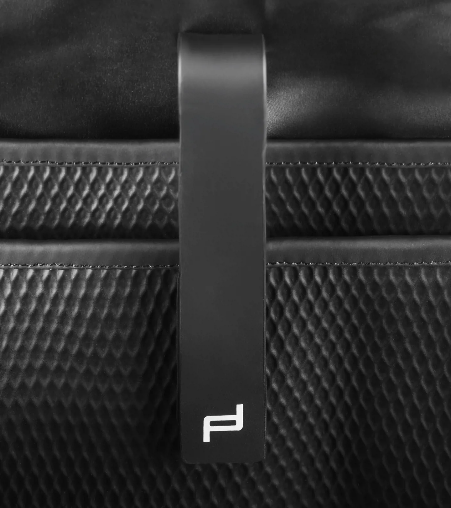 PORSCHE DESIGN Studio Backpack S Batoh do města v setu s malou kapsičkou na zip černá