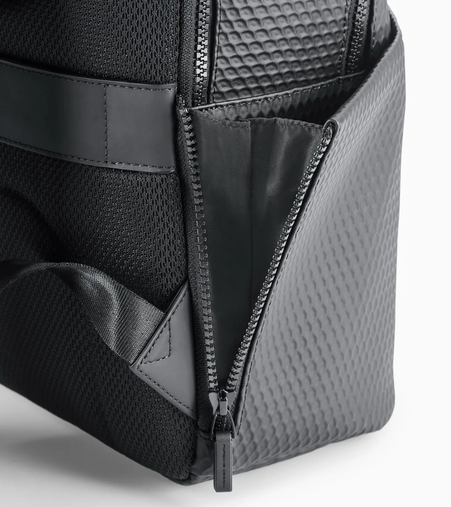 PORSCHE DESIGN Studio Backpack S Batoh do města v setu s malou kapsičkou na zip černá