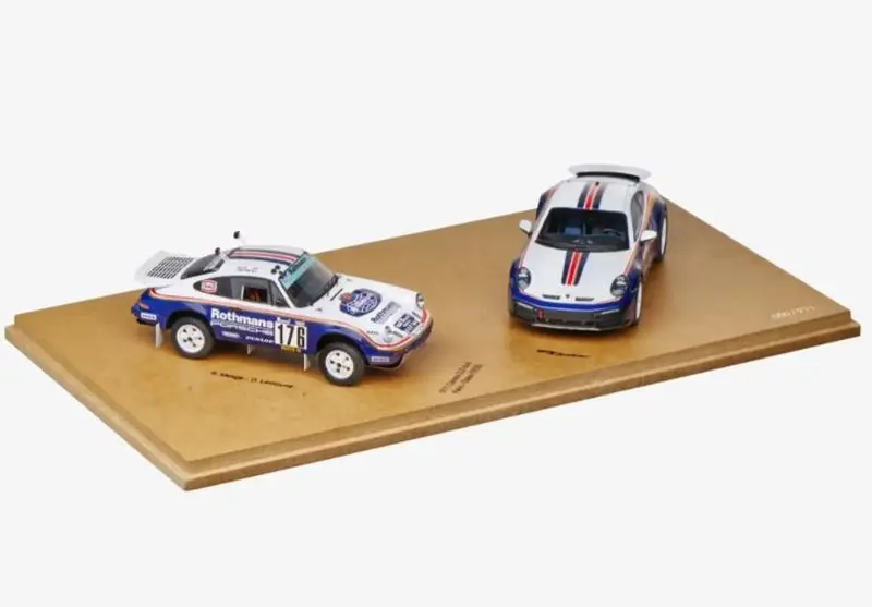 PORSCHE 911 Dakar (992) Rally Design Package & Porsche 953 Double Set Ltd Model 1:43 modrobílá