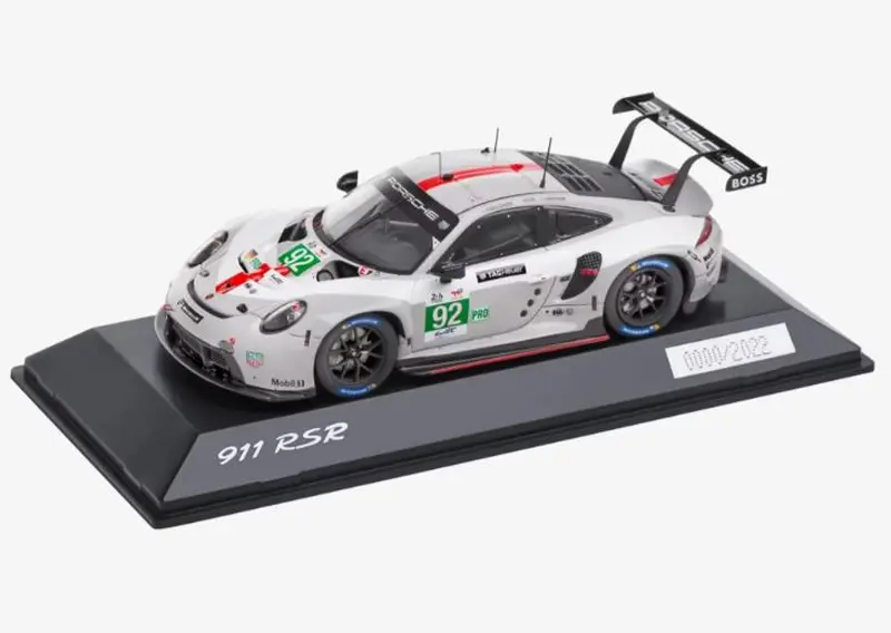 PORSCHE 911 RSR #92 24h Le Mans 2022 Model 1:43 startovní číslo 92 bílá