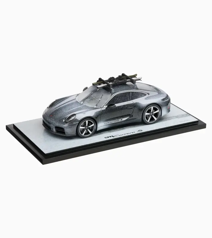 PORSCHE 911 Carrera S (992.2) Limited Edition Model 1:18 černý zasněžený