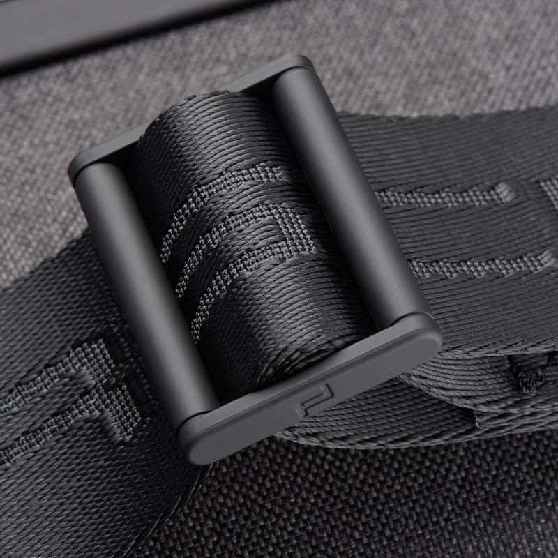 Porsche Design Cargon 3.0 ShoulderBag SVF Taška přes rameno šedá