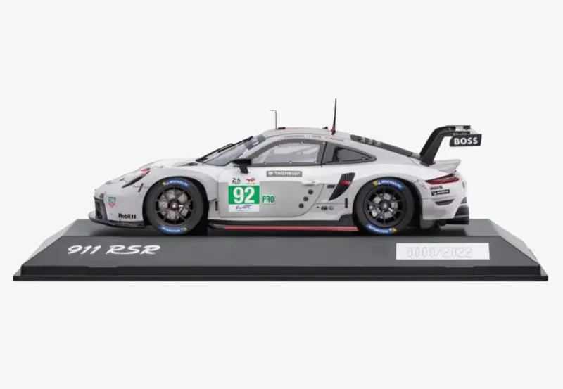 PORSCHE 911 RSR #92 24h Le Mans 2022 Model 1:43 startovní číslo 92 bílá
