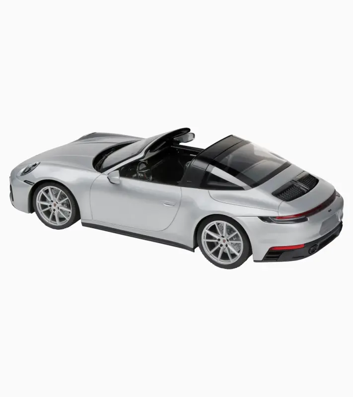 PORSCHE 911 Targa 4 GTS (992) Model 1:18 stříbrná metalíza