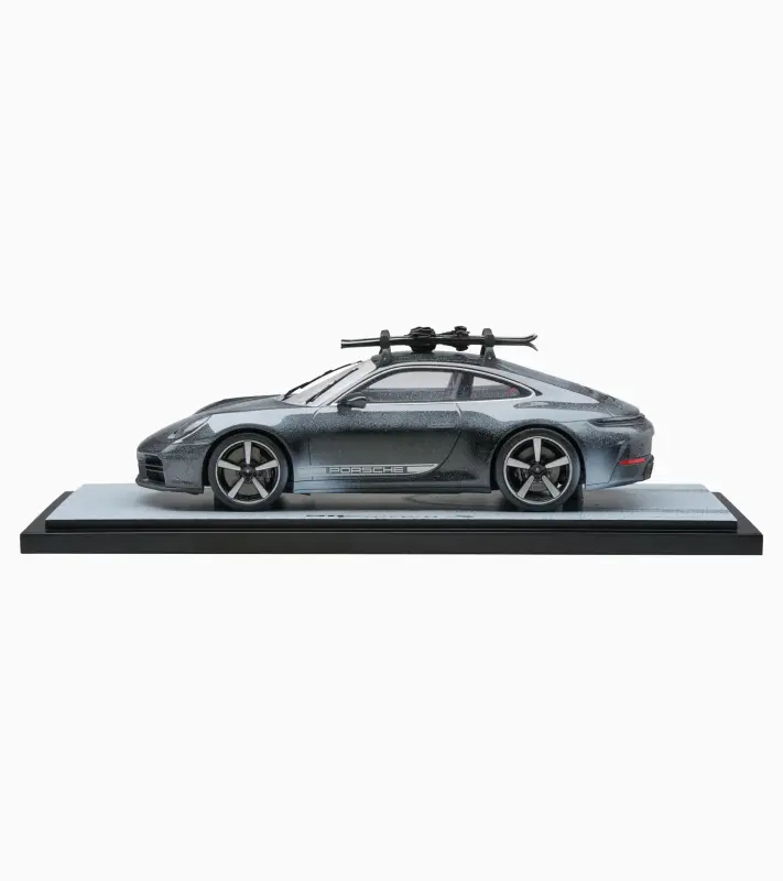 PORSCHE 911 Carrera S (992.2) Limited Edition Model 1:18 černý zasněžený
