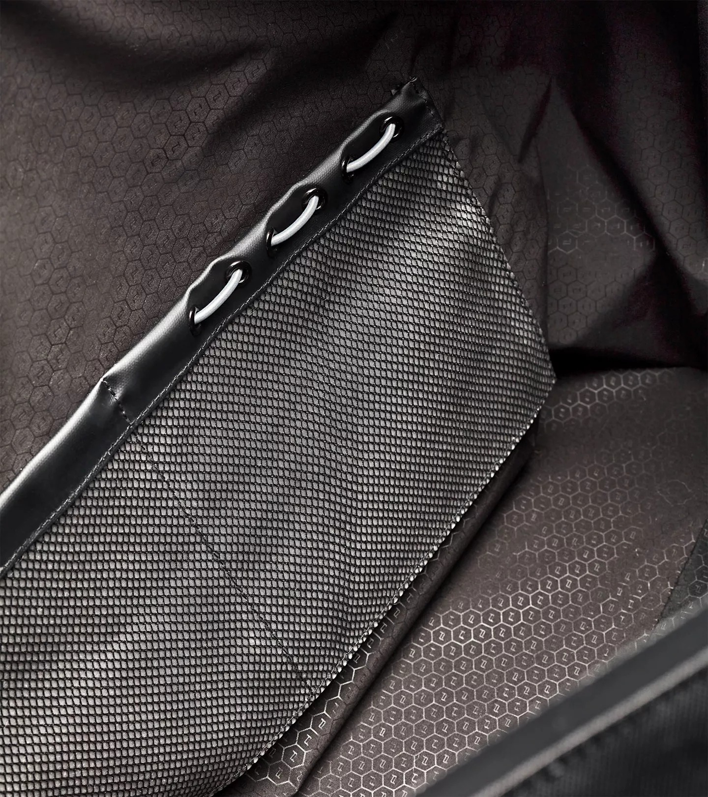 Porsche Design Urban Eco Weekender Cestovní taška černá black