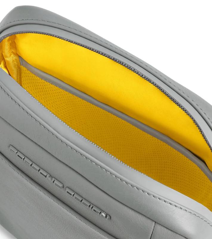 PORSCHE DESIGN Roadster Leather Shoulderbag XS Taška kožená malé velikosti přes rameno šedá