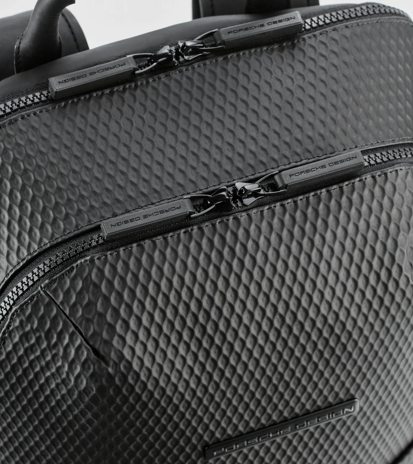 PORSCHE DESIGN Batoh S v setu pouzdrem, černá barva