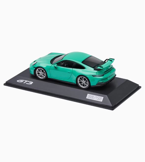 PORSCHE 911 GT3 (992) Model 1:43 mátově zelená
