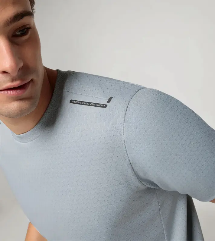 PORSCHE DESIGN Hexagon graphene T-shirt Tričko volnočasové sportovní s kulatým výstřihem logem a šestihranným vzorem světle šedá