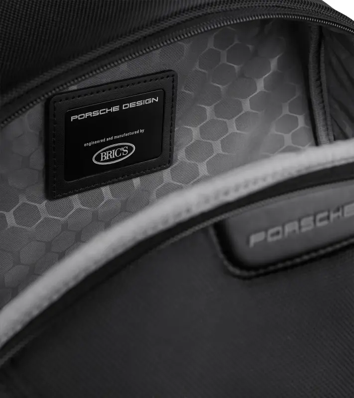 PORSCHE DESIGN Roadster Nylon Backpack M Batoh do města střední velikosti s přihrádkou na 14" notebook černý