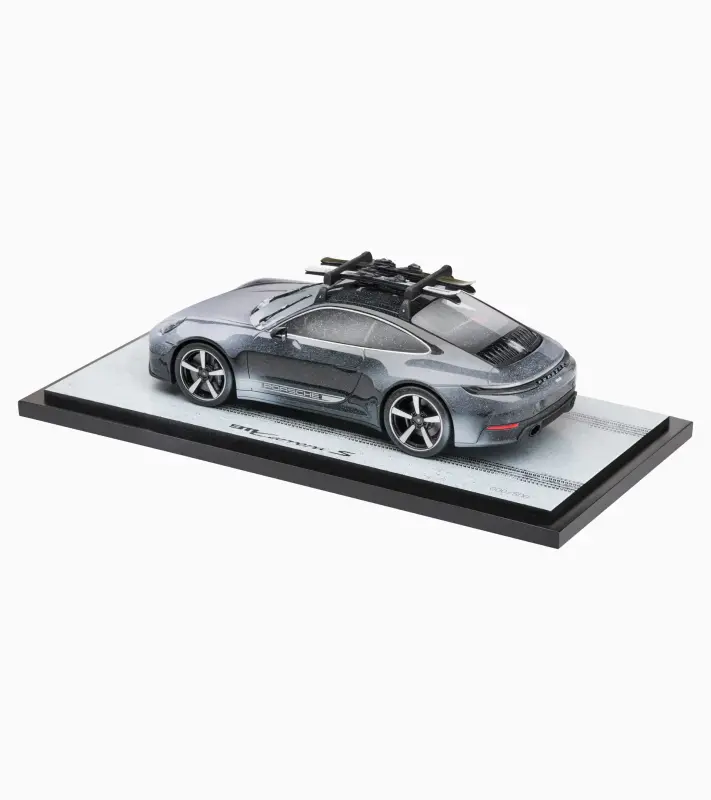 PORSCHE 911 Carrera S (992.2) Limited Edition Model 1:18 černý zasněžený