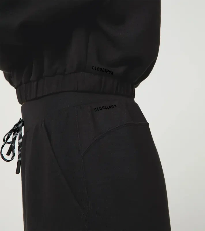 PORSCHE Crew-neck jumper Cayenne Electric Lifestyle Svetr dámský s výstřihem ke krku krátký volnočasový sportovní černá