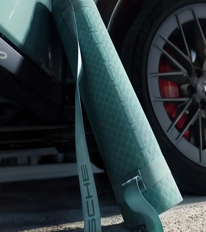 PORSCHE Yoga Mat Cayenne Electric Lifestyle Podložka na cvičení mátová zelená