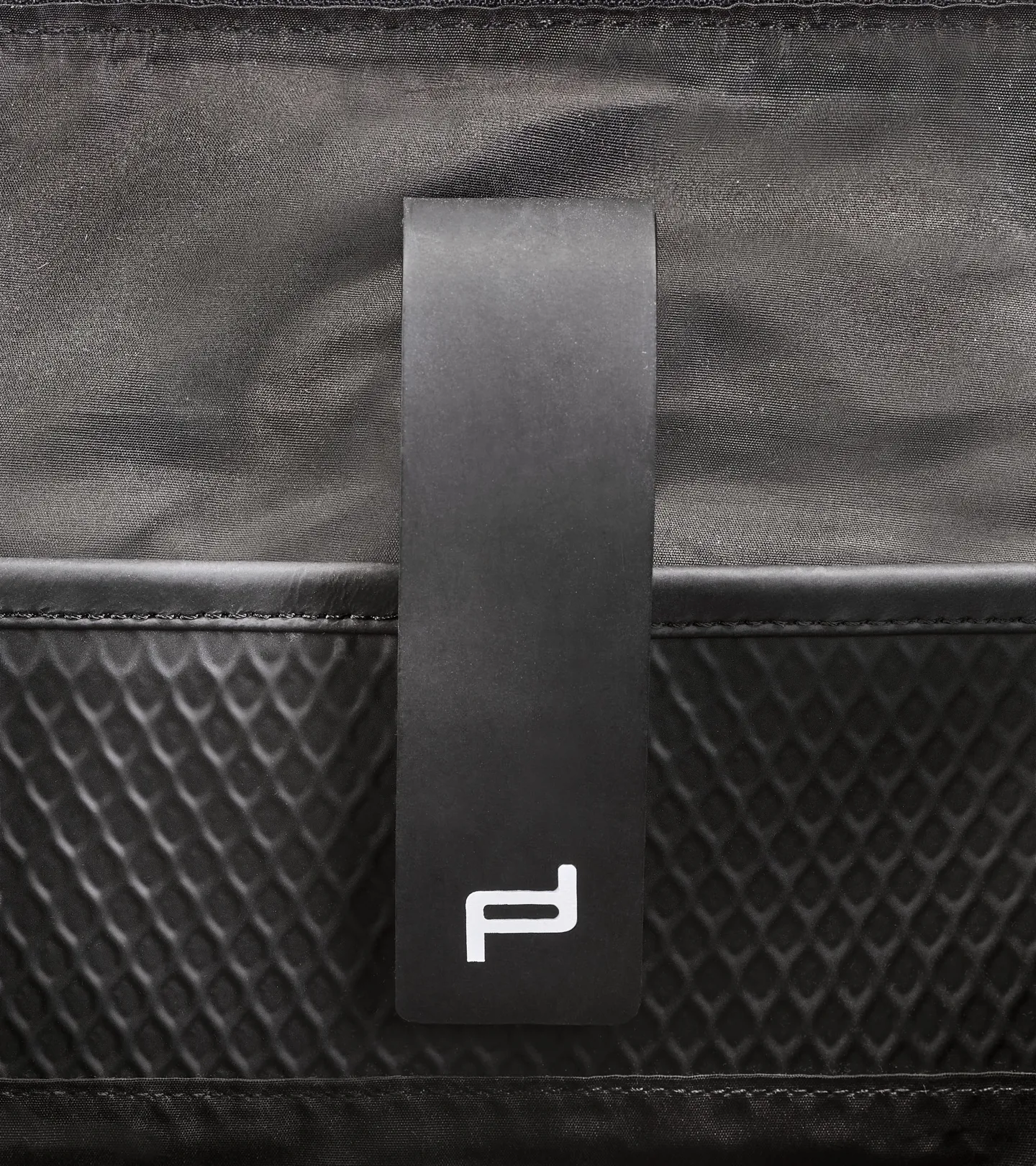 PORSCHE DESIGN Studio Tote Bag Prostorná unisex taška v setu s malou etují černá