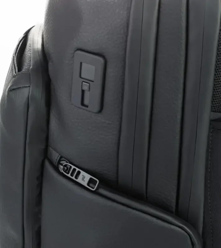PORSCHE DESIGN Urban Eco RL Backpack M2 Batoh do města velikost M černý