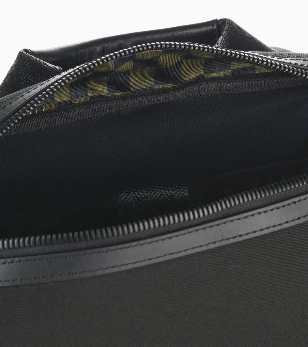 PORSCHE Backpack Heritage batoh s přihrádkou na notebook černý se zlatým logem