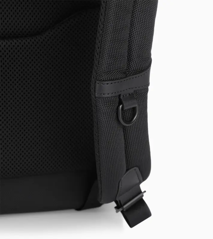 PORSCHE DESIGN Roadster Nylon Backpack M Batoh do města střední velikosti s přihrádkou na 14" notebook černý