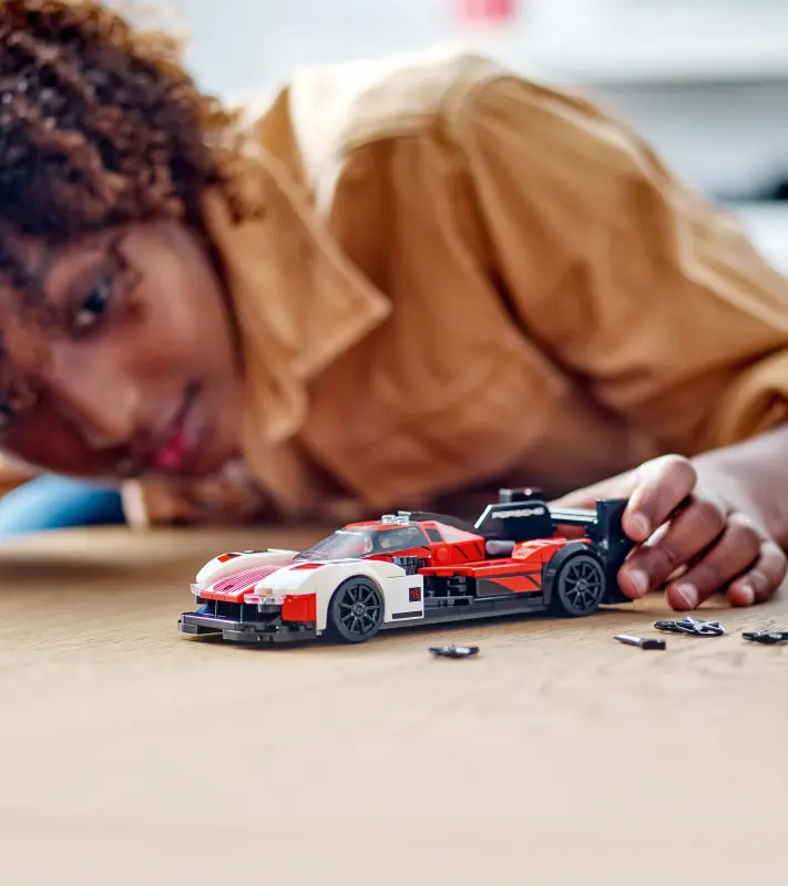 PORSCHE LEGO® Speed Champions Porsche 963 Skládací model stavebnice sportovního modelu 280 dílů červenobílý