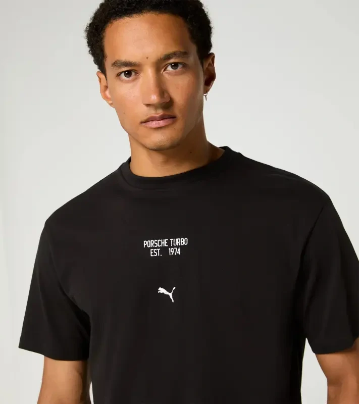 Porsche Race Americana T-Shirt Porsche Legacy x PUMA Tričko volnočasové s výstřihem ke krku bavlněné černé