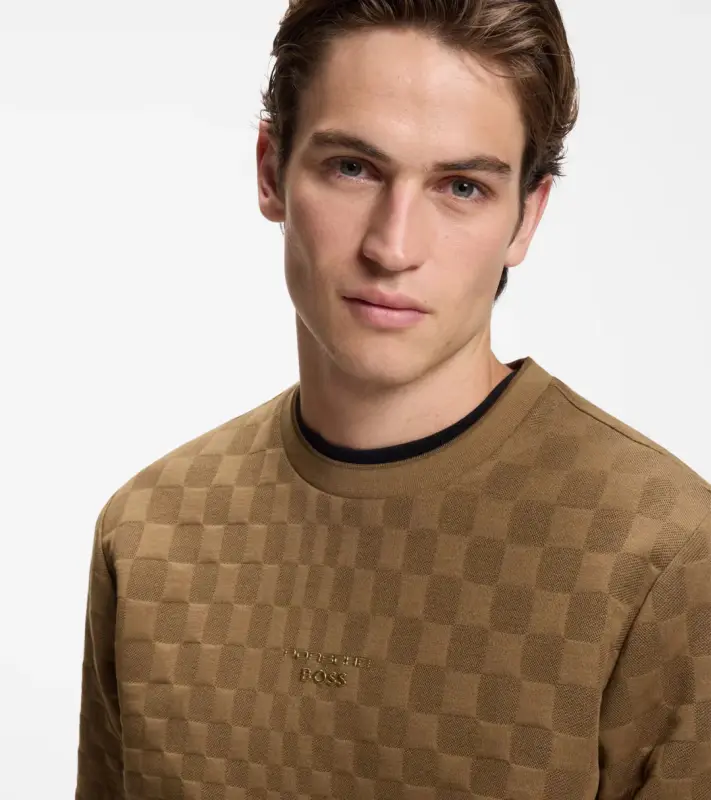 PORSCHE DESIGN Sweatshirt with Pascha Check Jacquard Porsche x BOSS Svetr mikina se žakárovým vzorem šachovnice a vycentrovaným reliéfním logem v hnědé camelka