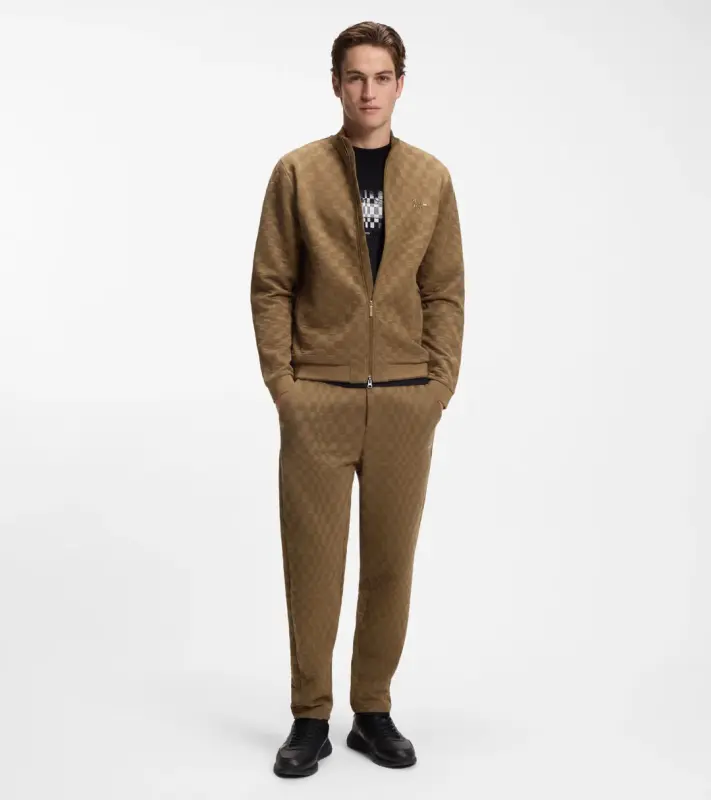 PORSCHE DESIGN Tracksuit Bottoms with Pascha Pattern Porsche x BOSS Kalhoty volnočasové sportovní se žakárovým vzorem šachovnice v hnědé camelce