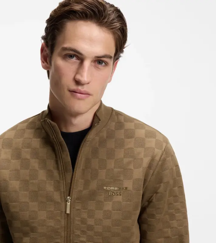 PORSCHE DESIGN Zip-up Sweatshirt with Pascha-check Jacquard Porsche x BOSS Svetr mikina na zip se žakárovým vzorem šachovnice a reliéfním logem v hnědé camelce