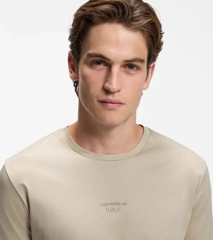 PORSCHE DESIGN Mercerised-cotton T-shirt with gloss logo Porsche x BOSS Tričko z mercerované bavlny s potiskem na zádech a reliéfním logem béžová