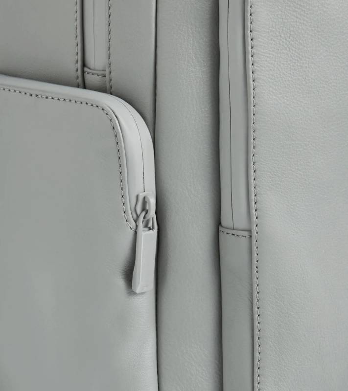 PORSCHE DESIGN Roadster Leather Backpack M1 Batoh střední velikosti kožený manažerský šedý