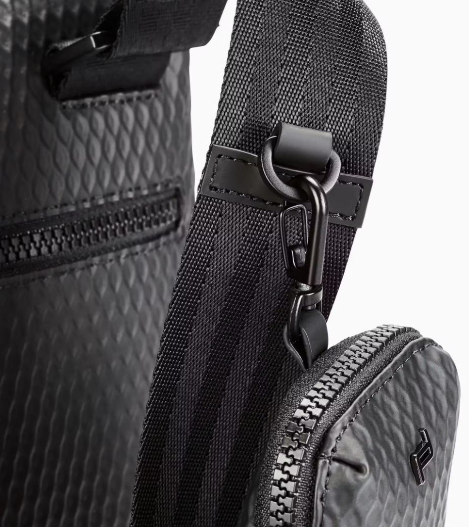PORSCHE DESIGN Studio Shoulder Bag Taška malá přes rameno černá