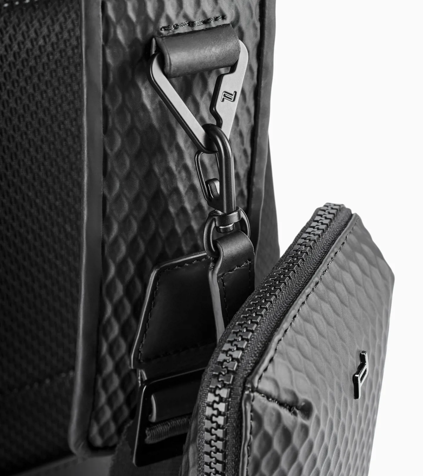 PORSCHE DESIGN Batoh S v setu pouzdrem, černá barva