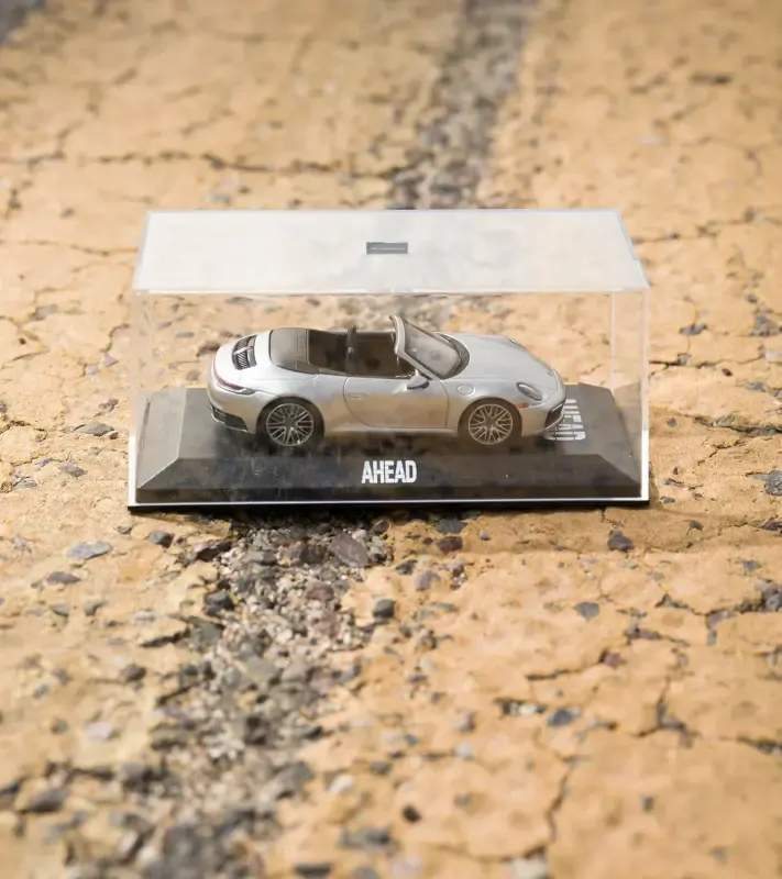 PORSCHE 911 Carrera Cabriolet (992) Ltd Model 1:43 stříbrná