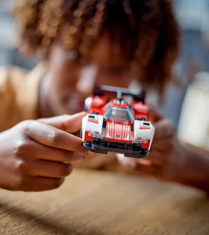 PORSCHE LEGO® Speed Champions Porsche 963 Skládací model stavebnice sportovního modelu 280 dílů červenobílý