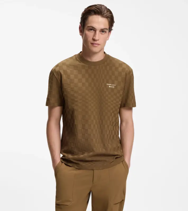 PORSCHE DESIGN Cotton T-shirt with Pascha pattern Porsche x BOSS Tričko sportovně laděné s výstřihem ke krku hnědé camelka s grafikou a žakárovým vzorem
