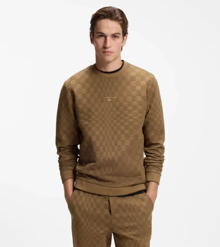 PORSCHE DESIGN Sweatshirt with Pascha Check Jacquard Porsche x BOSS Svetr mikina se žakárovým vzorem šachovnice a vycentrovaným reliéfním logem v hnědé camelka