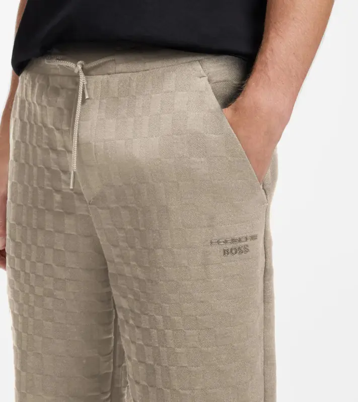 PORSCHE DESIGN Tracksuit Bottoms with Pascha Pattern Porsche x BOSS Kalhoty volnočasové sportovní se žakárovým vzorem šachovnice v béžové