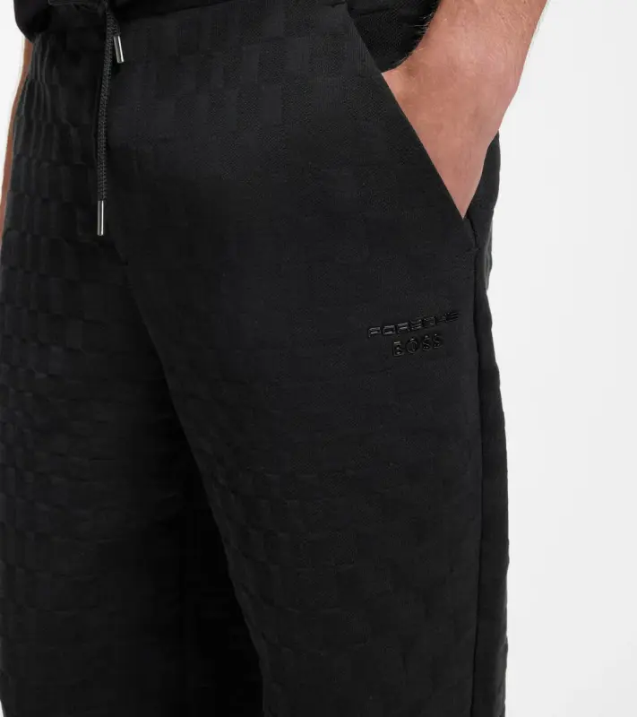 PORSCHE DESIGN Tracksuit Bottoms with Pascha Pattern Porsche x BOSS  Kalhoty volnočasové sportovní se žakárovým vzorem šachovnice v černé