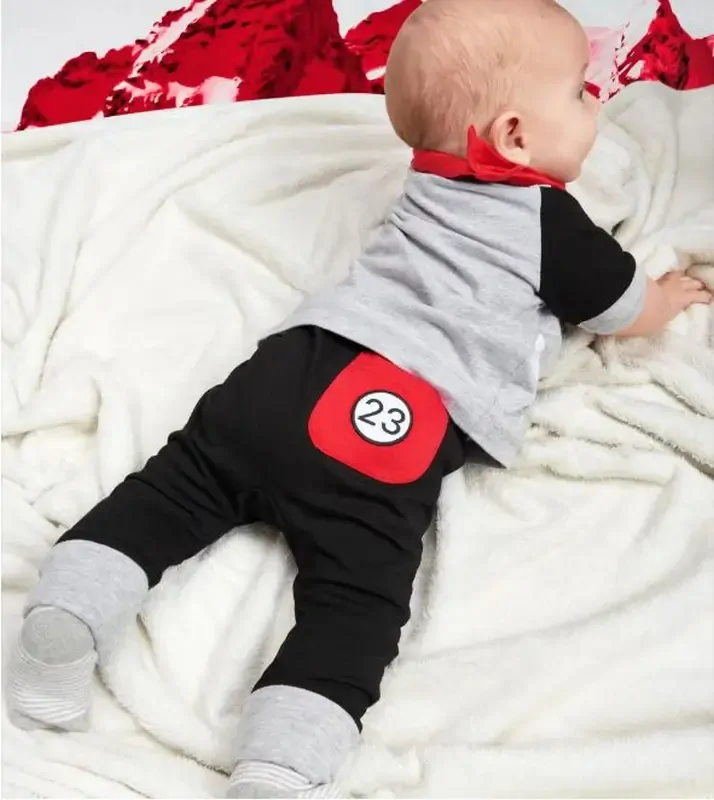 PORSCHE Baby Set 917 Salzburg Dětská módní souprava pro nejmenší fanoušky