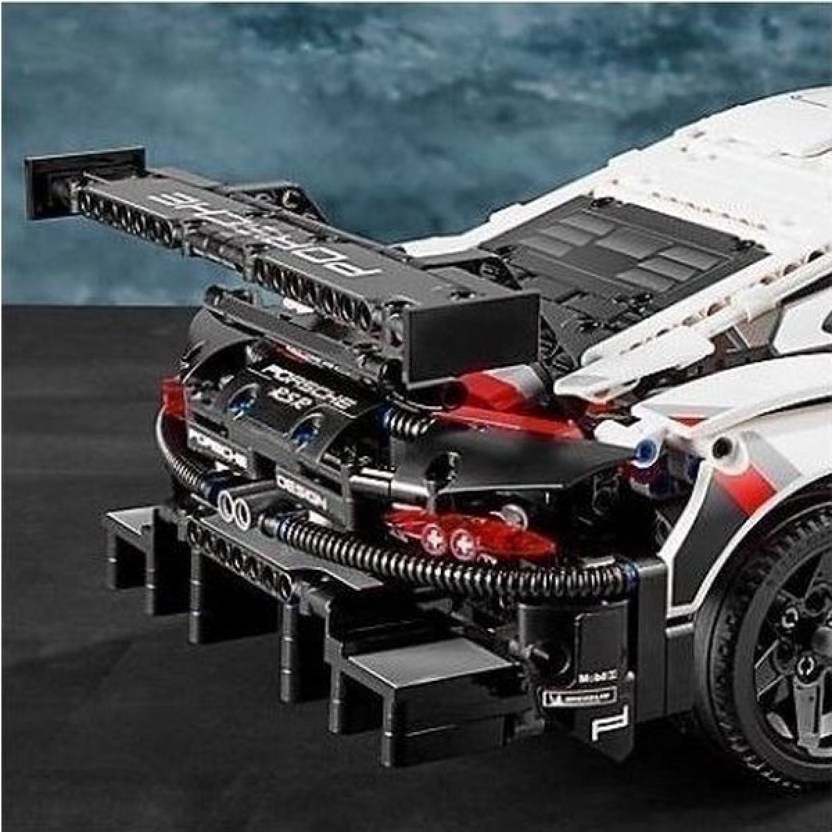 PORSCHE LEGO® Technic Porsche 911 RSR Skládací model sportovního vozu 1580 dílků bílá