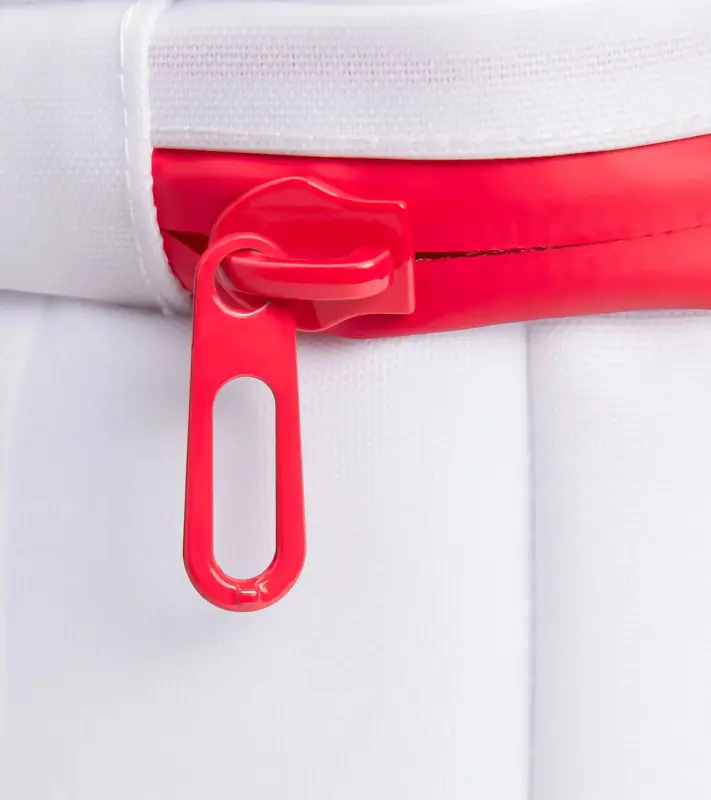 PORSCHE Cool bag MARTINI RACING® Taška chladící přes rameno v ikonické bílé s červenomodrými doplňky