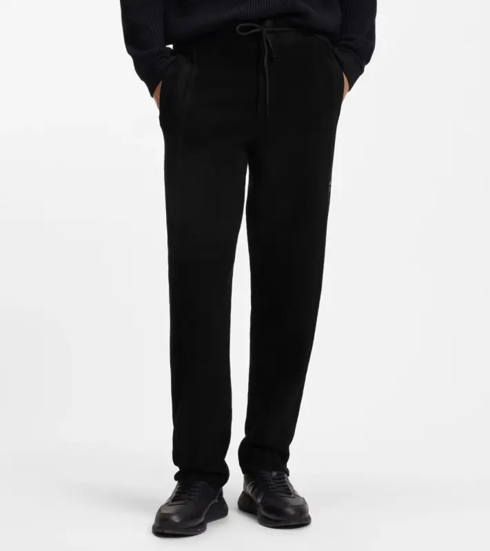 PORSCHE DESIGN Tracksuit Bottoms with contrast details Porsche x BOSS Kalhoty volnočasové sportovní s reliéfním logem a výraznými detaily v černé