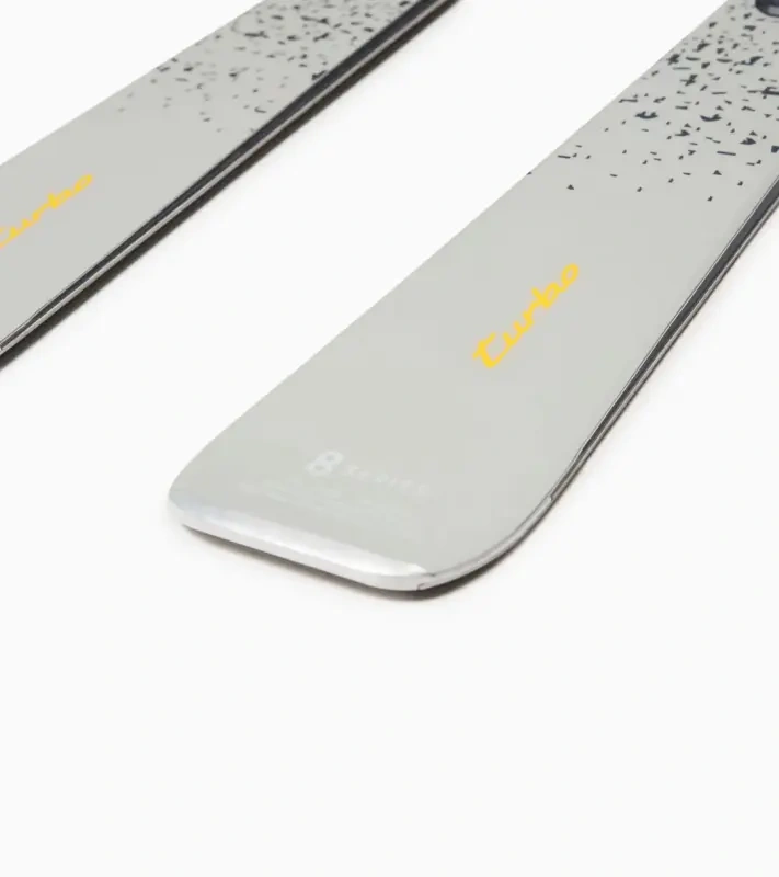 PORSCHE x HEAD 8 Series Adventure skis Sjezdové lyže dynamické pro střední oblouk s vázáním a dřevěným jádrem černošedé