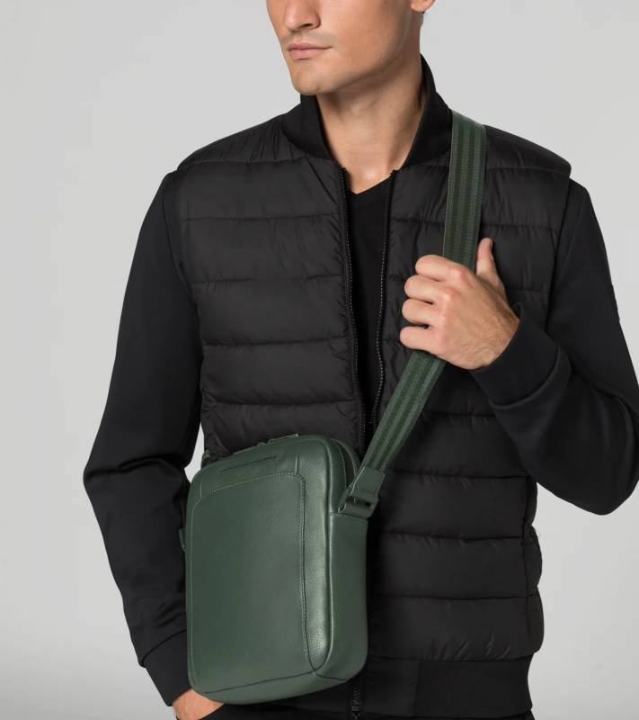 PORSCHE DESIGN Roadster Leather Shoulderbag XS Taška kožená malé velikosti přes rameno zelená