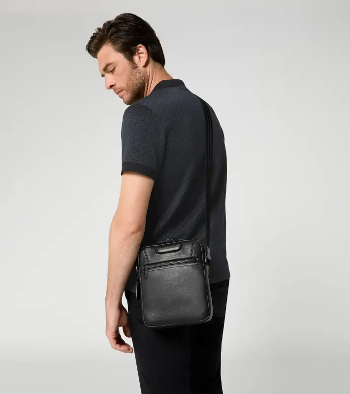 PORSCHE DESIGN Roadster Leather Shoulder Bag XS Taška přes rameno kožená na drobnosti černá