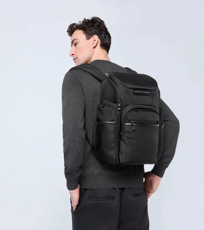 PORSCHE DESIGN Roadster Nylon Toploader Backpack M Batoh do města střední velikosti s přihrádkou na 14" notebook a horním otvíráním černý
