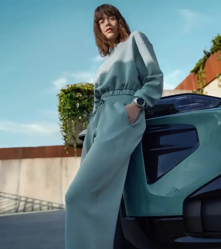 PORSCHE Crew-neck jumper Cayenne Electric Lifestyle Svetr dámský s výstřihem ke krku krátký volnočasový sportovní mátová zelená