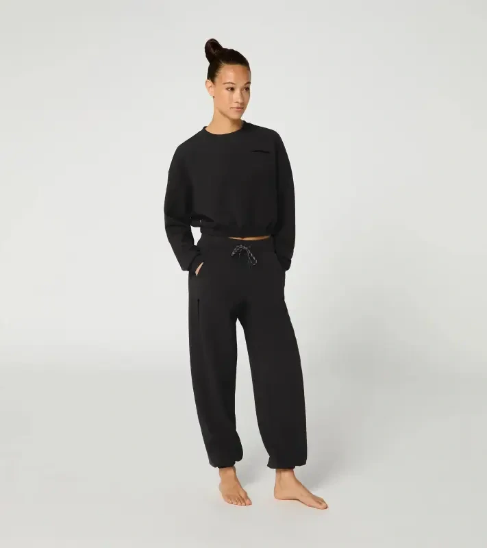 PORSCHE Crew-neck jumper Cayenne Electric Lifestyle Svetr dámský s výstřihem ke krku krátký volnočasový sportovní černá