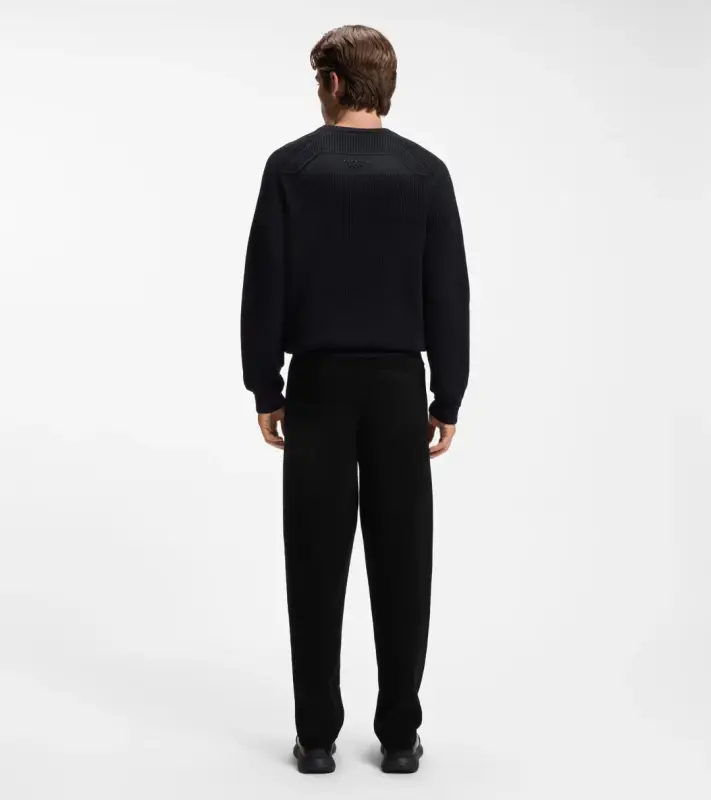 PORSCHE DESIGN Tracksuit Bottoms with contrast details Porsche x BOSS Kalhoty volnočasové sportovní s reliéfním logem a výraznými detaily v černé